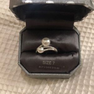 Silver Pearl Ladies Ring